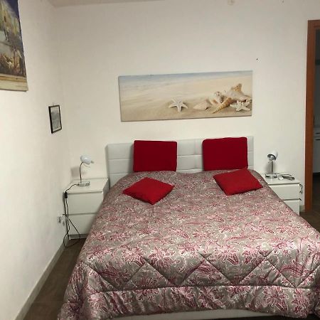 Arenada Private Rooms And Apartment Sud Cagliari Kültér fotó
