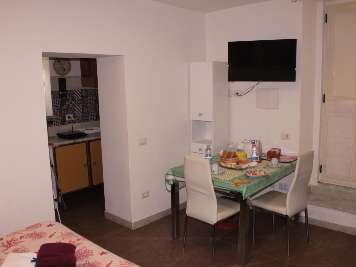 Arenada Private Rooms And Apartment Sud Cagliari Kültér fotó
