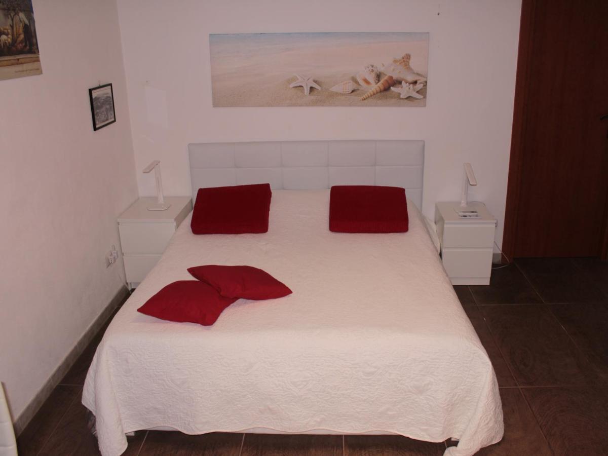 Arenada Private Rooms And Apartment Sud Cagliari Kültér fotó