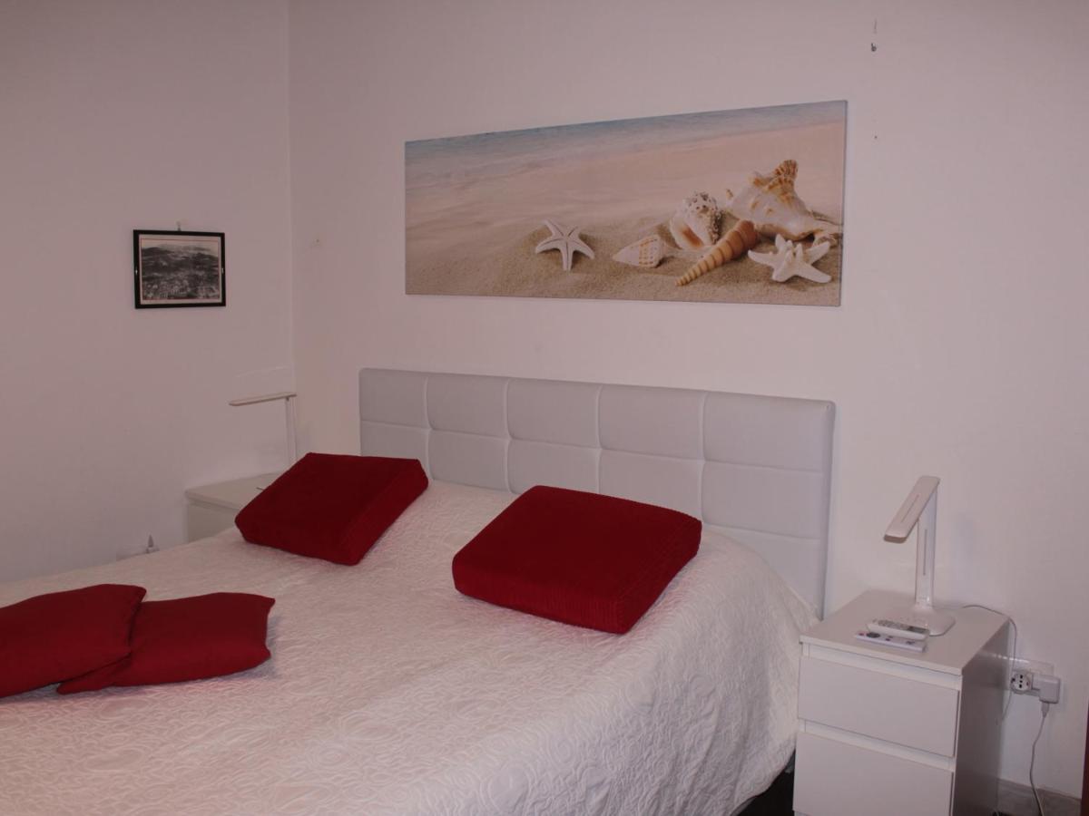 Arenada Private Rooms And Apartment Sud Cagliari Kültér fotó